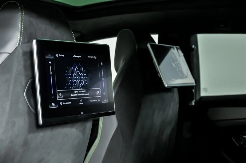 2023 Lamborghini - Image 25 of 31