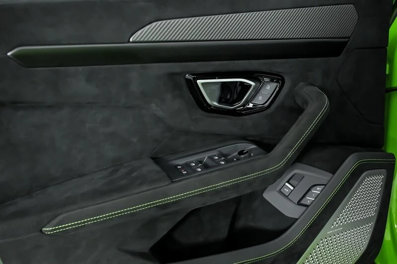 2023 Lamborghini - Image 18 of 31