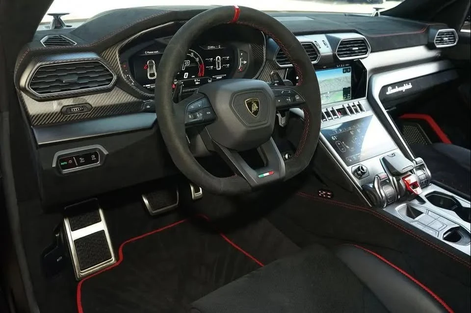 2023 Lamborghini Urus Performante - Image 15 of 20