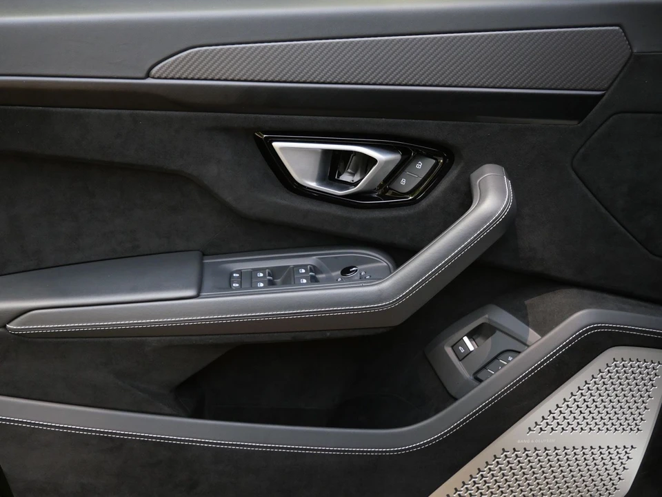 2023 Lamborghini Urus Performante - Image 23 of 31