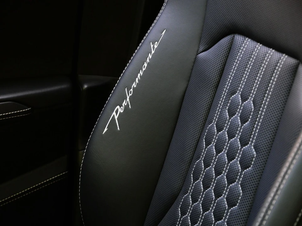 2023 Lamborghini Urus Performante - Image 26 of 31