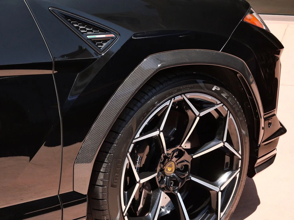 2023 Lamborghini Urus Performante - Image 15 of 31