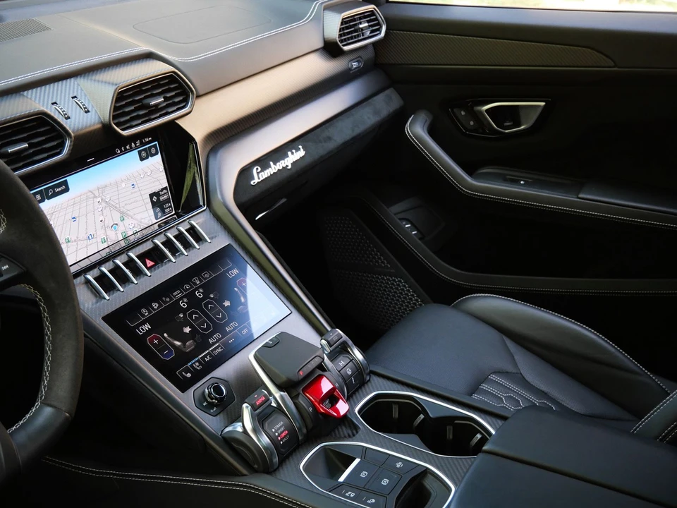 2023 Lamborghini Urus Performante - Image 22 of 31