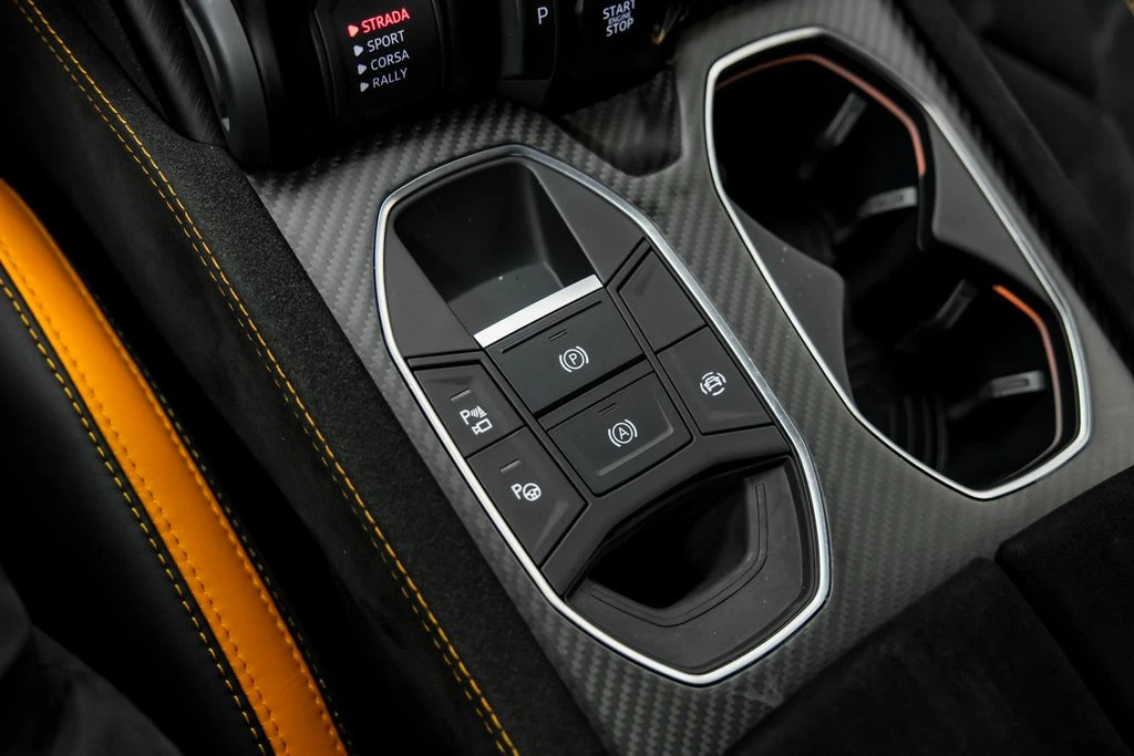 2023 Lamborghini Urus Performante - Image 29 of 31