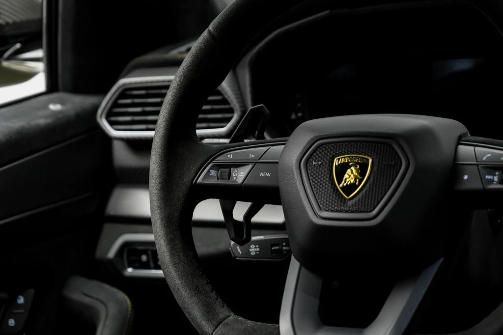 2023 Lamborghini Urus Performante - Image 17 of 31