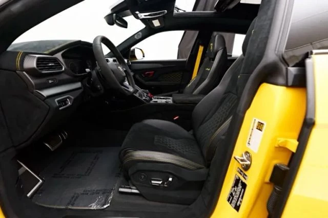 2023 Lamborghini Urus Performante - Image 17 of 20