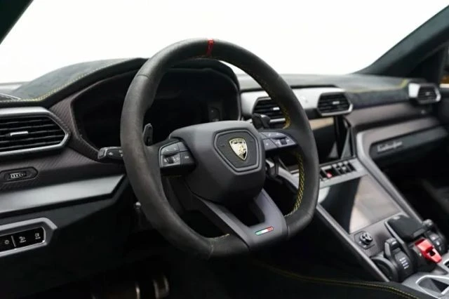 2023 Lamborghini Urus Performante - Image 16 of 20