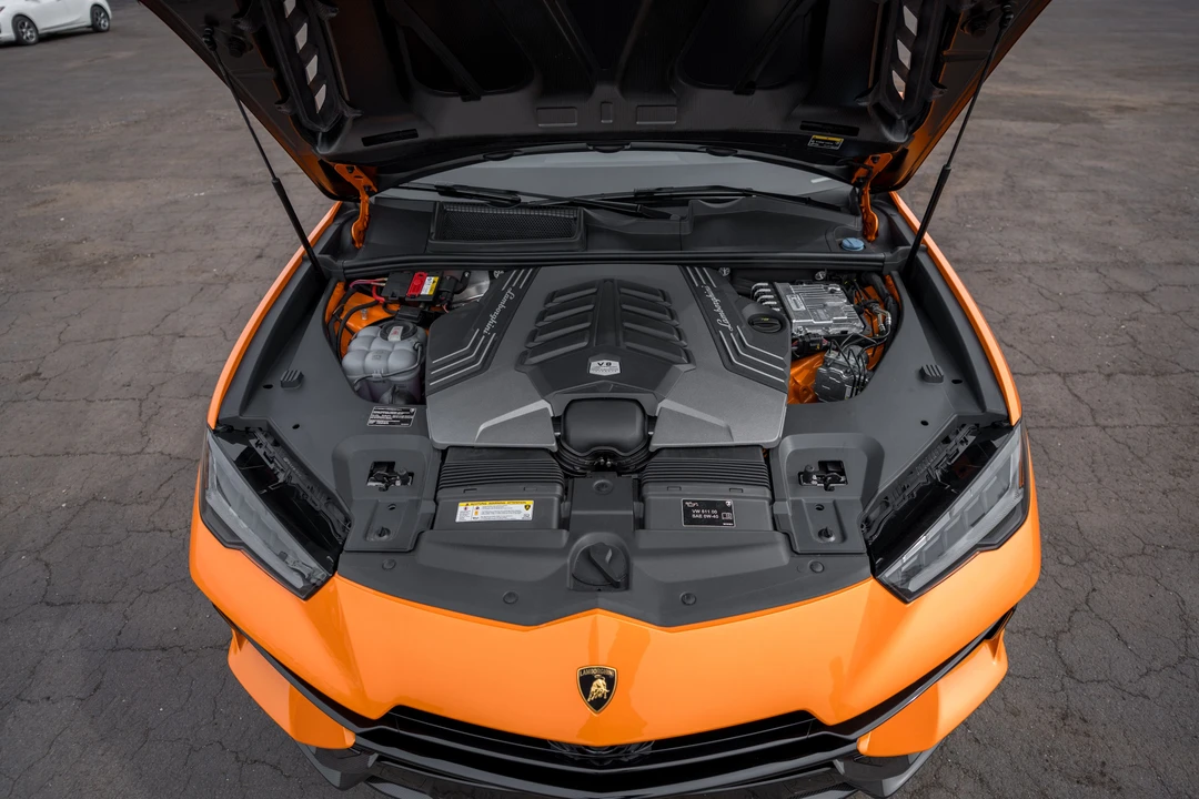 2023 Lamborghini Urus Performante - Image 15 of 31