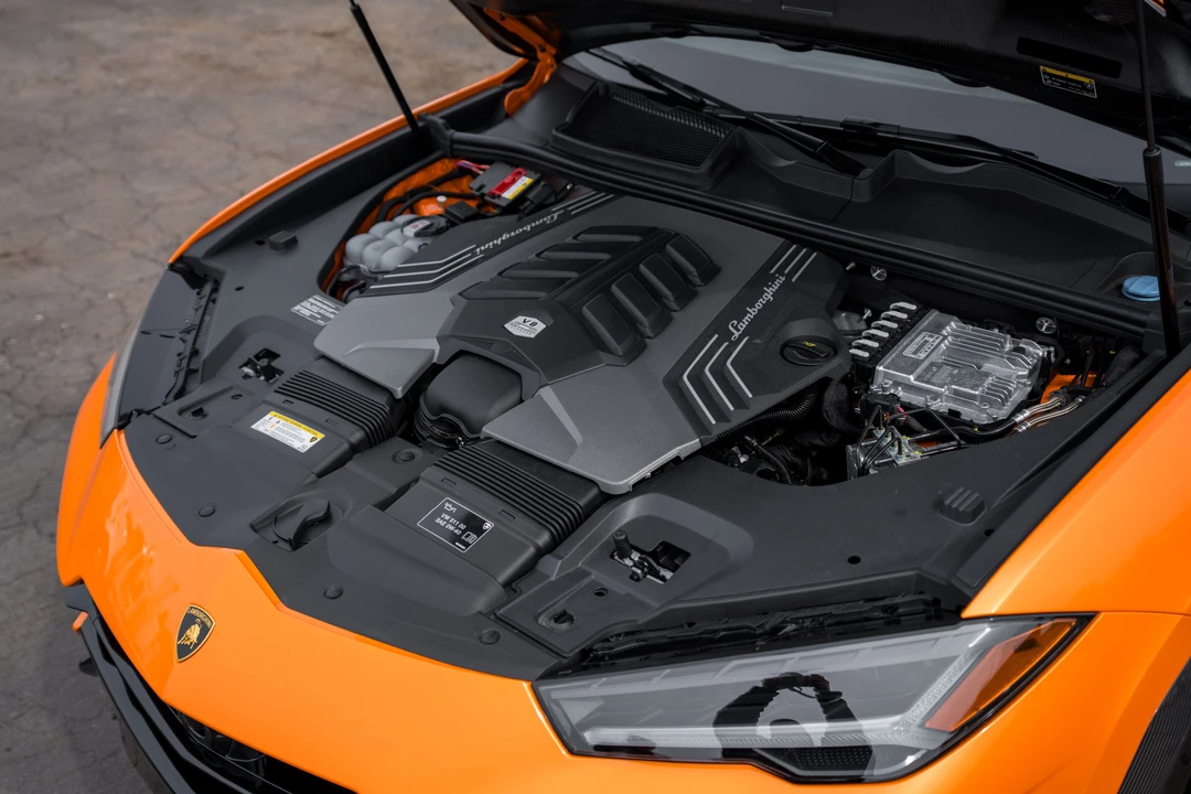2023 Lamborghini Urus Performante - Image 13 of 31