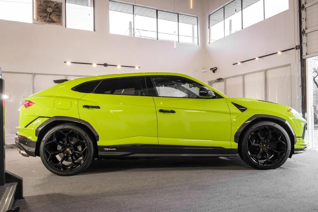 2023 Lamborghini Urus Performante - Image 28 of 31