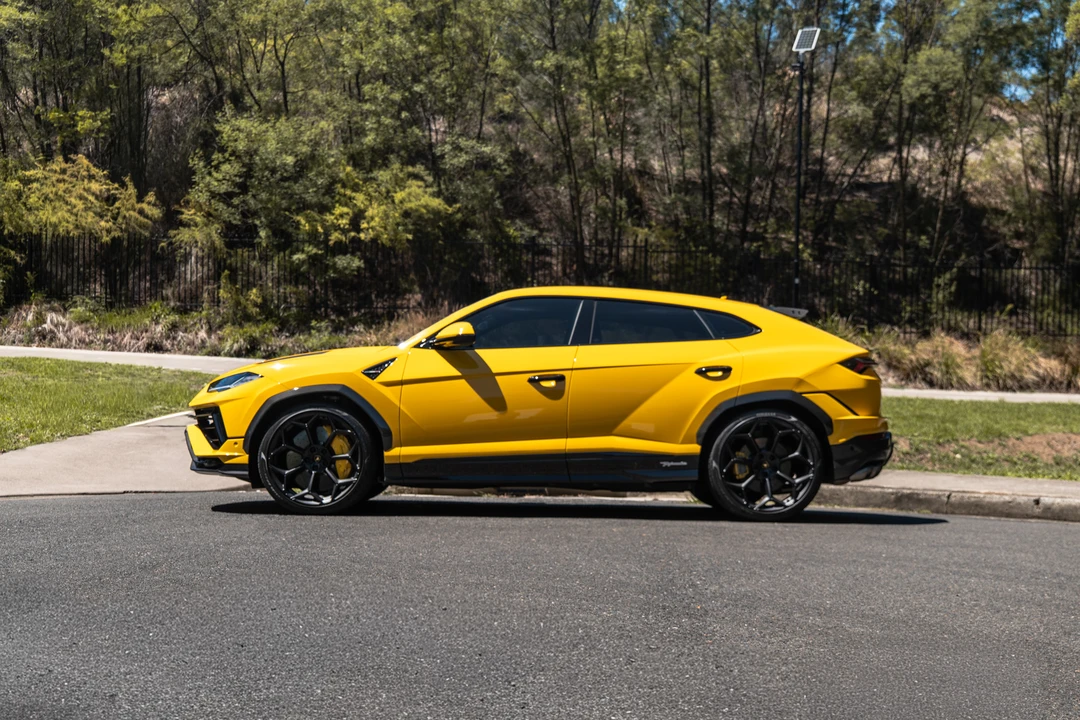 2023 Lamborghini Urus Performante - Image 12 of 31