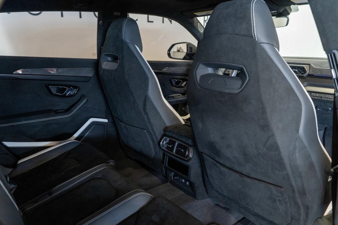 2023 Lamborghini Urus Performante - Image 16 of 31