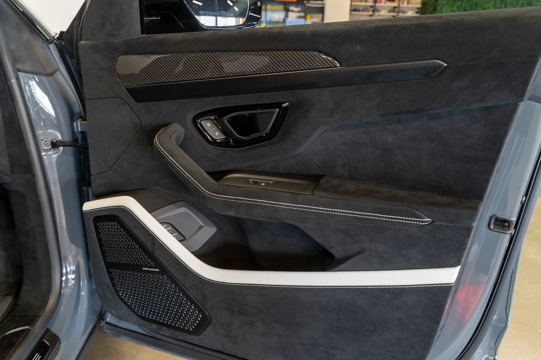 2023 Lamborghini Urus Performante - Image 17 of 31