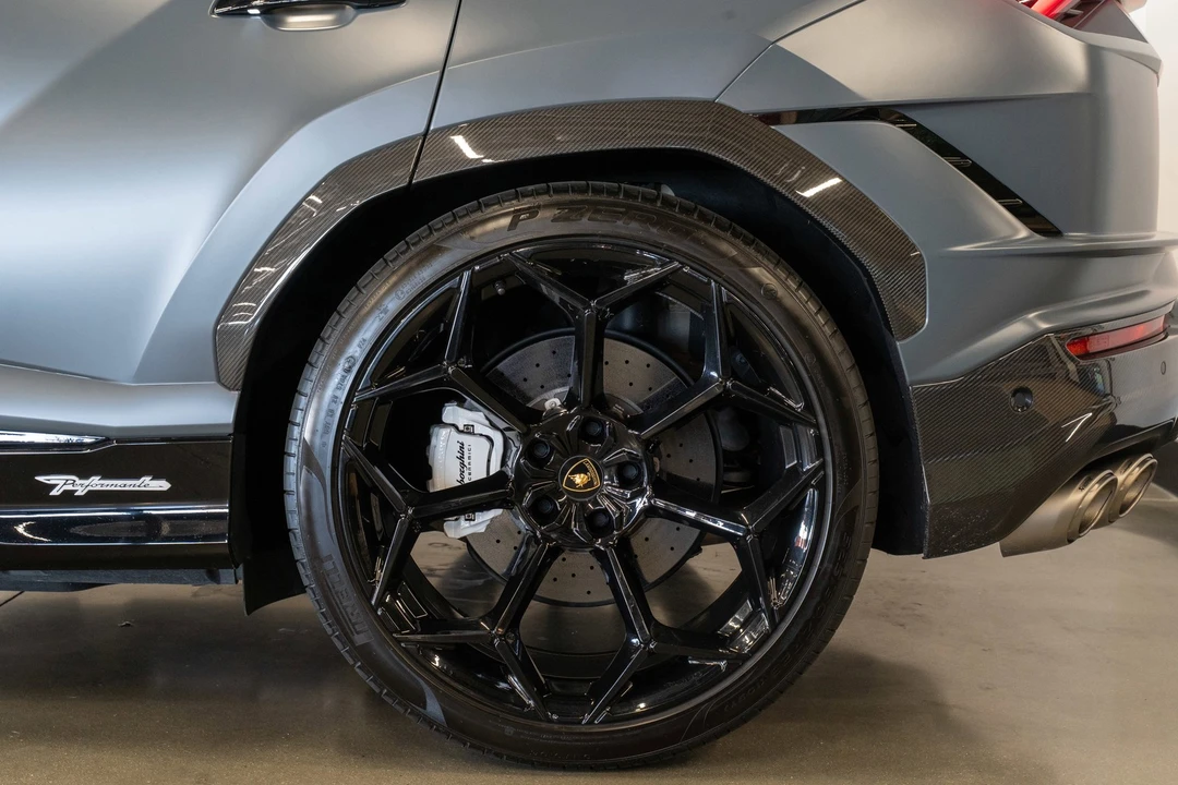 2023 Lamborghini Urus Performante - Image 29 of 31
