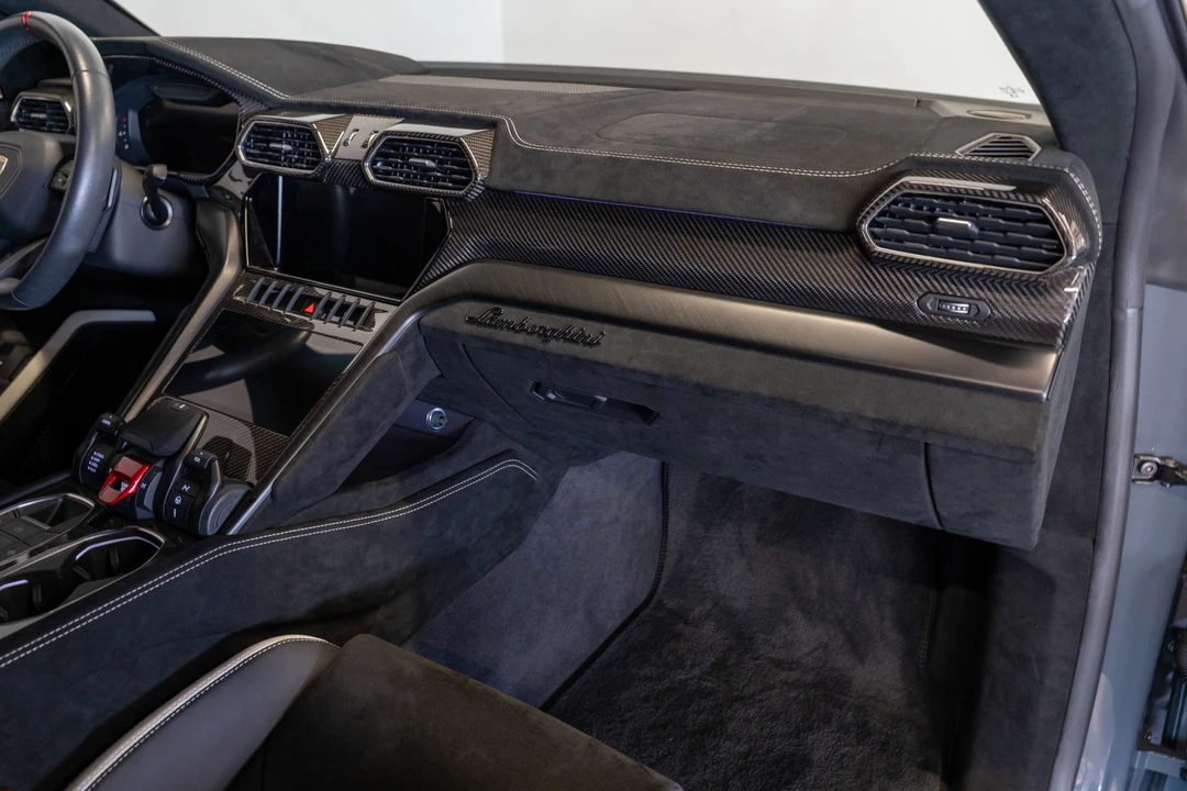 2023 Lamborghini Urus Performante - Image 13 of 31