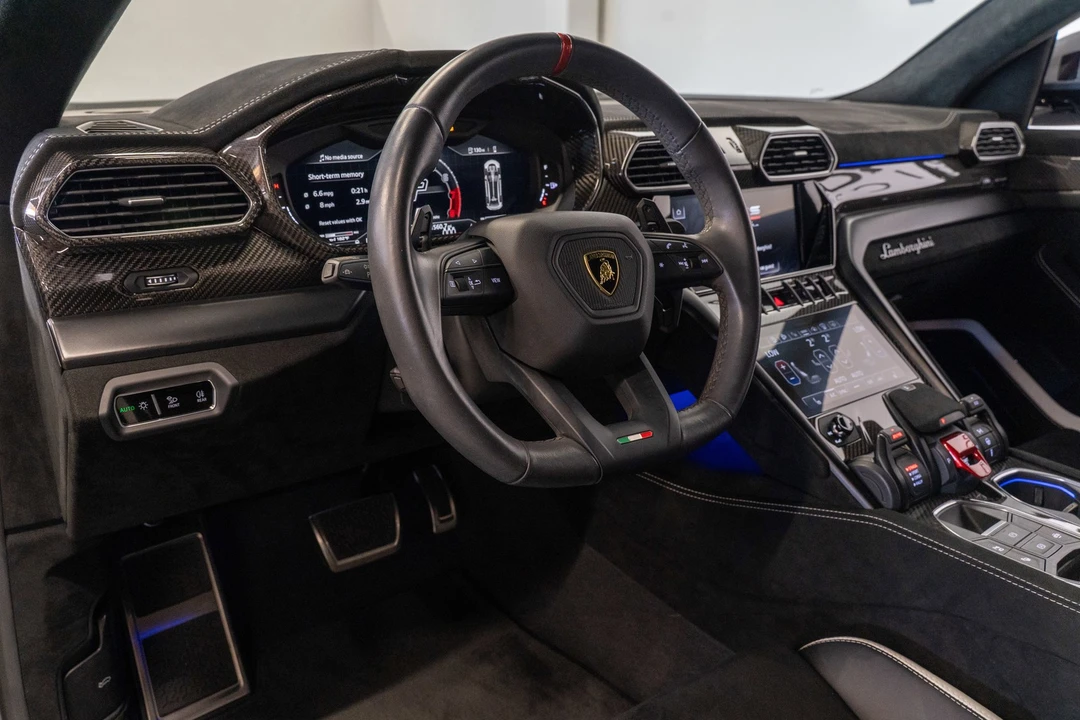 2023 Lamborghini Urus Performante - Image 2 of 31