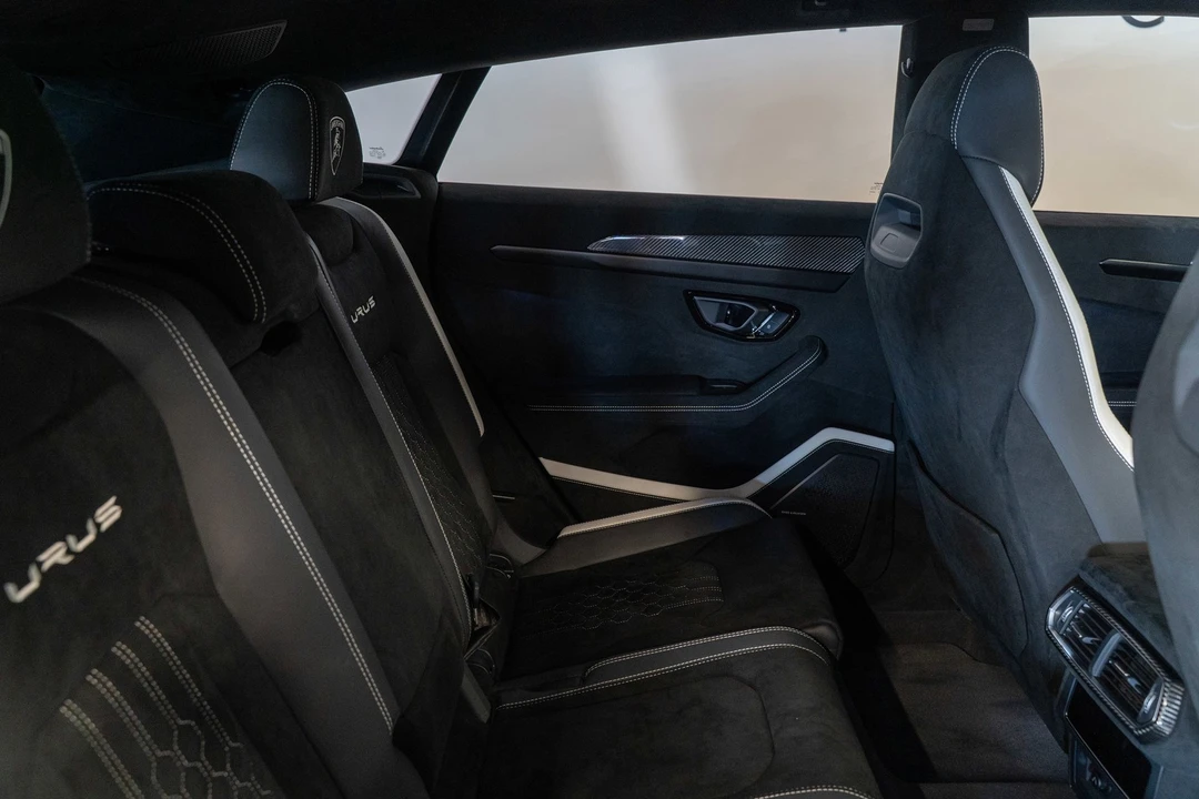 2023 Lamborghini Urus Performante - Image 15 of 31