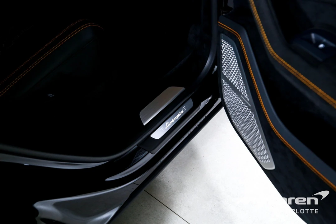 2023 Lamborghini Urus Performante - Image 24 of 31