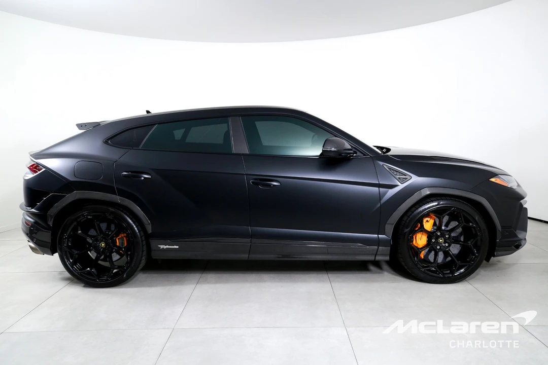 2023 Lamborghini - Image 9 of 31