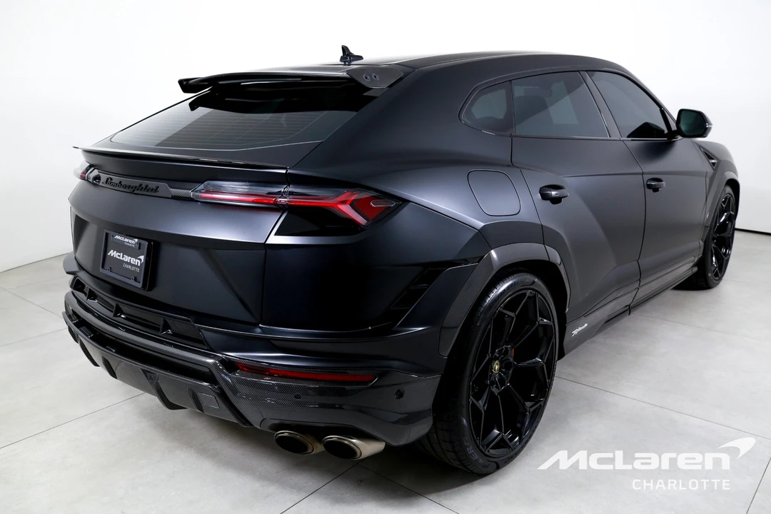 2023 Lamborghini - Image 8 of 31