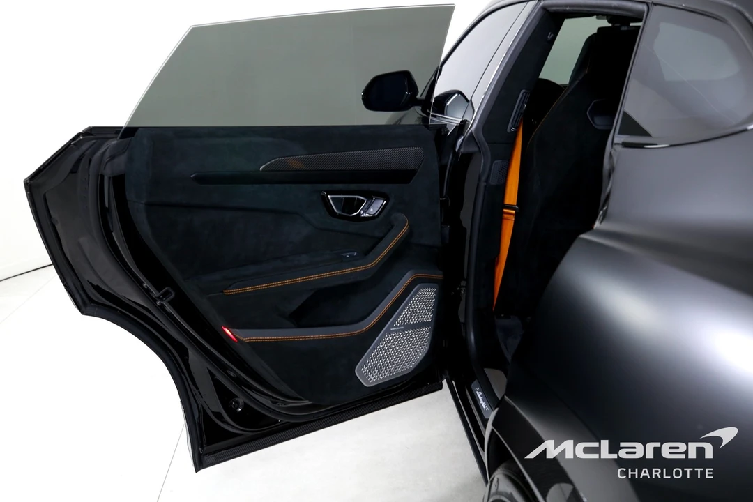 2023 Lamborghini - Image 17 of 31
