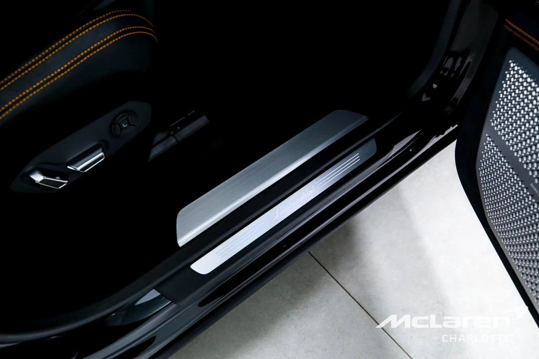 2023 Lamborghini - Image 28 of 31