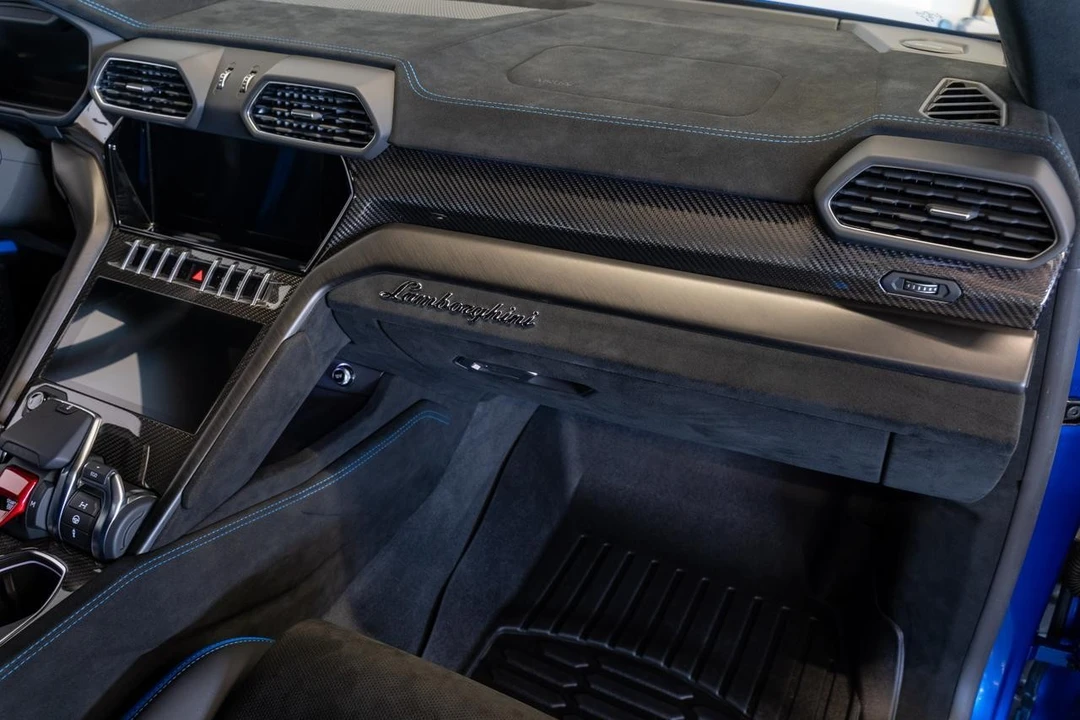2023 Lamborghini Urus Performante - Image 10 of 21