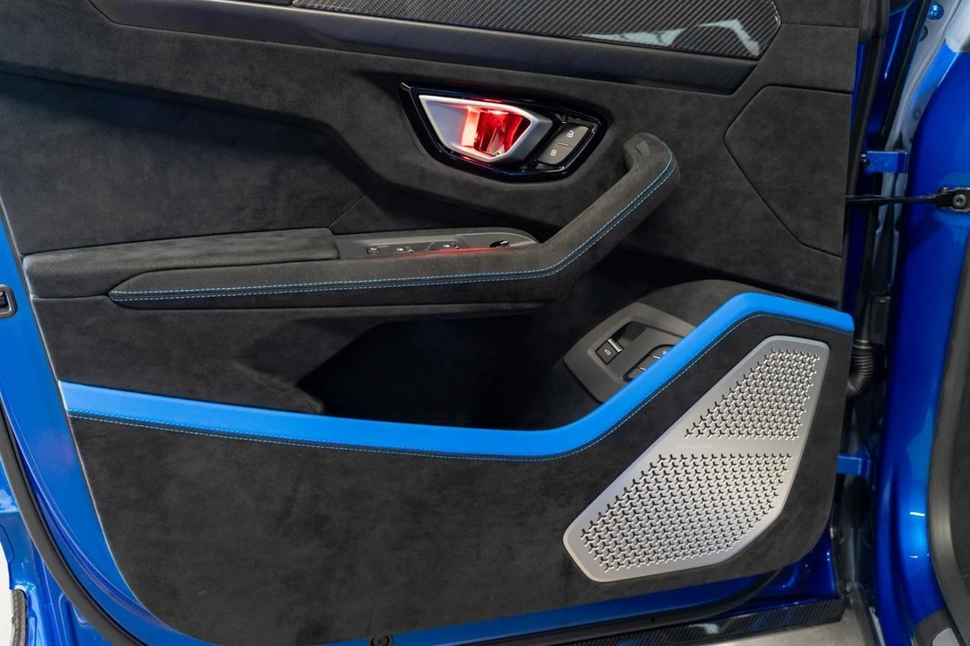 2023 Lamborghini Urus Performante - Image 15 of 21