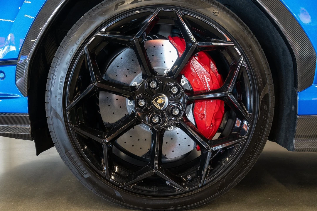2023 Lamborghini Urus Performante - Image 28 of 31