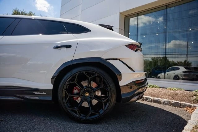 2023 Lamborghini Urus Performante - Image 11 of 12