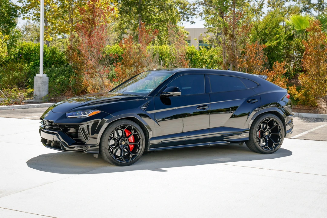 2023 Lamborghini Urus Performante - Image 2 of 31