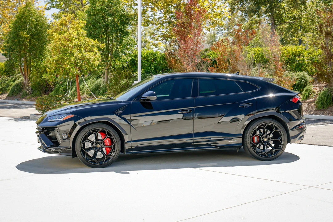 2023 Lamborghini Urus Performante - Image 16 of 31