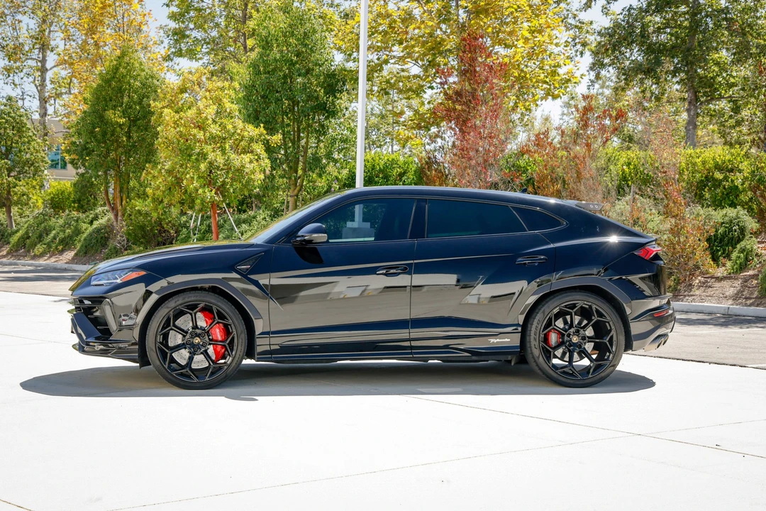 2023 Lamborghini Urus Performante - Image 15 of 31