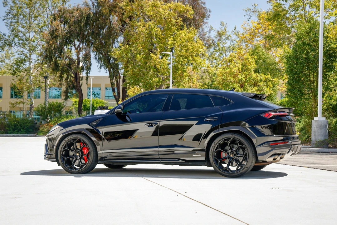 2023 Lamborghini Urus Performante - Image 14 of 31