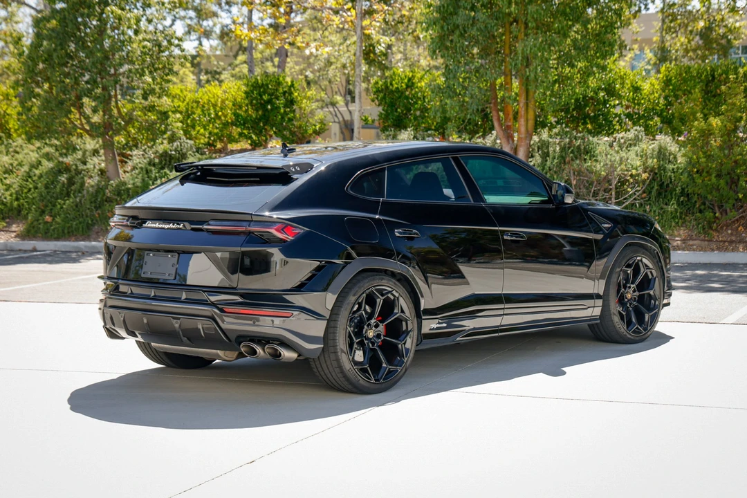 2023 Lamborghini Urus Performante - Image 9 of 31