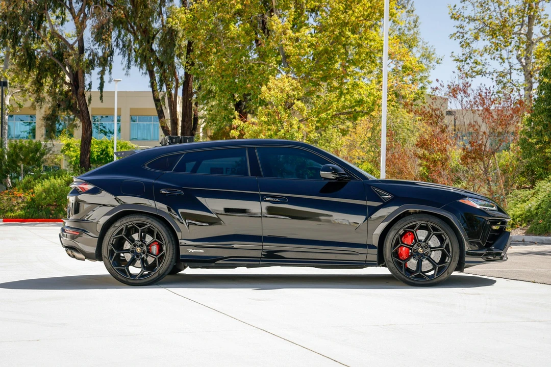 2023 Lamborghini Urus Performante - Image 7 of 31