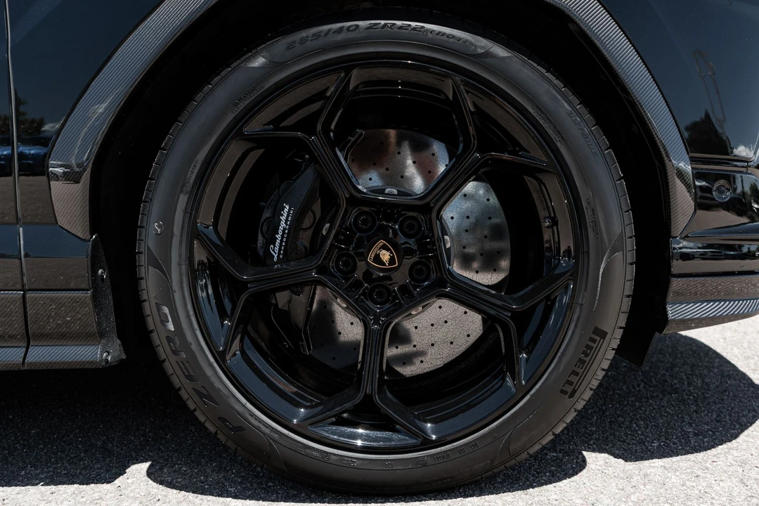 2023 Lamborghini Urus - Image 16 of 31