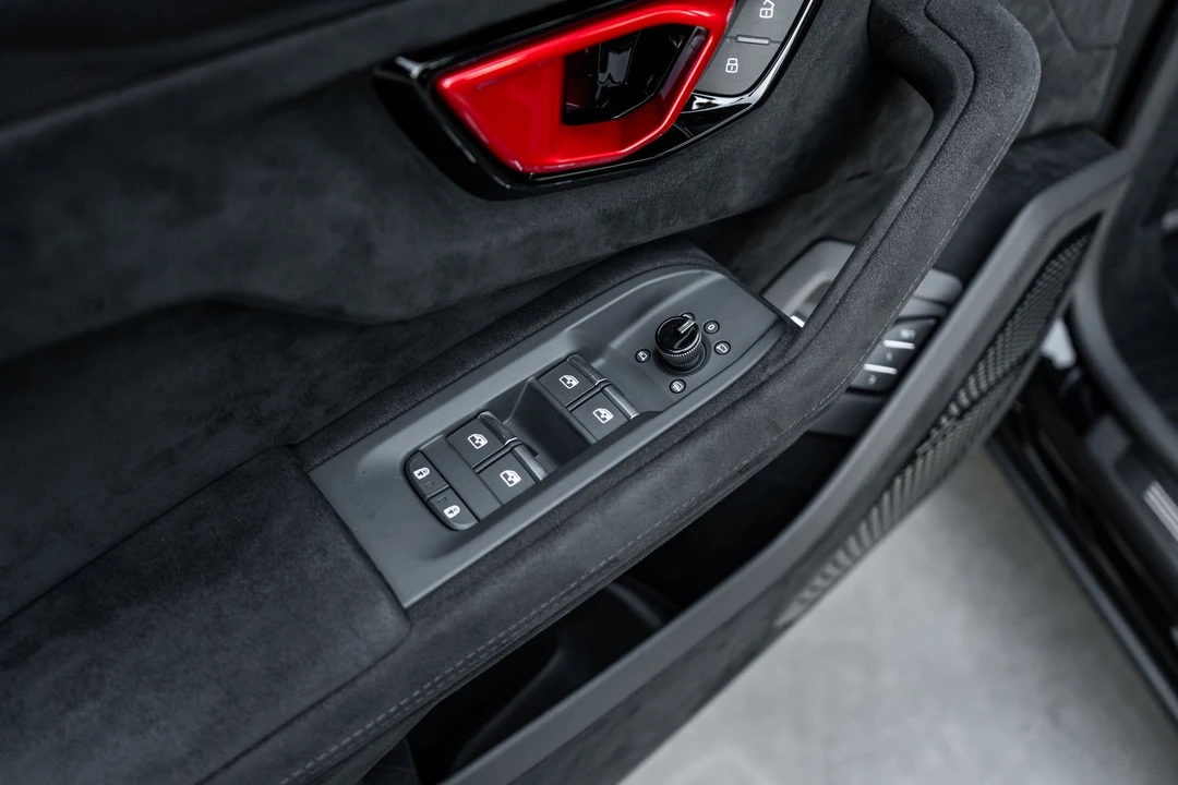2023 Lamborghini Urus - Image 25 of 31