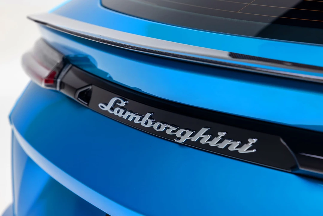 2023 Lamborghini Urus Performante - Image 27 of 31