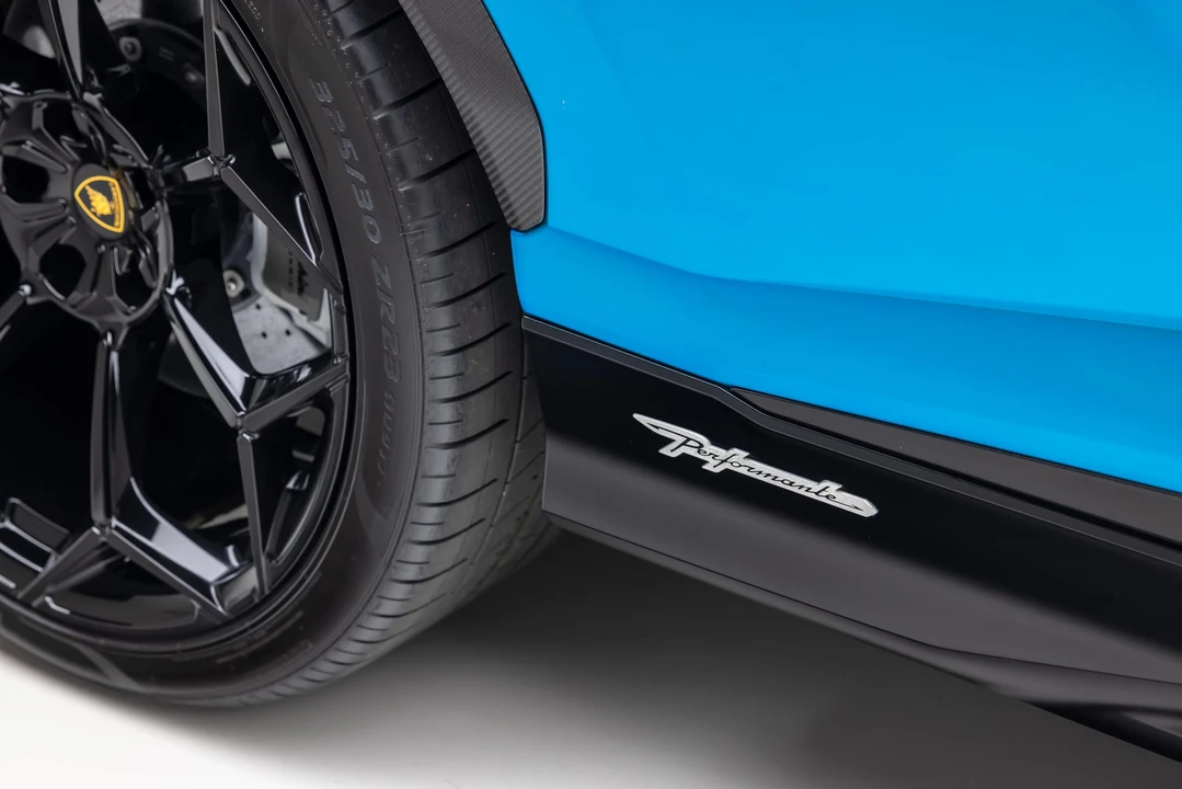 2023 Lamborghini Urus Performante - Image 28 of 31