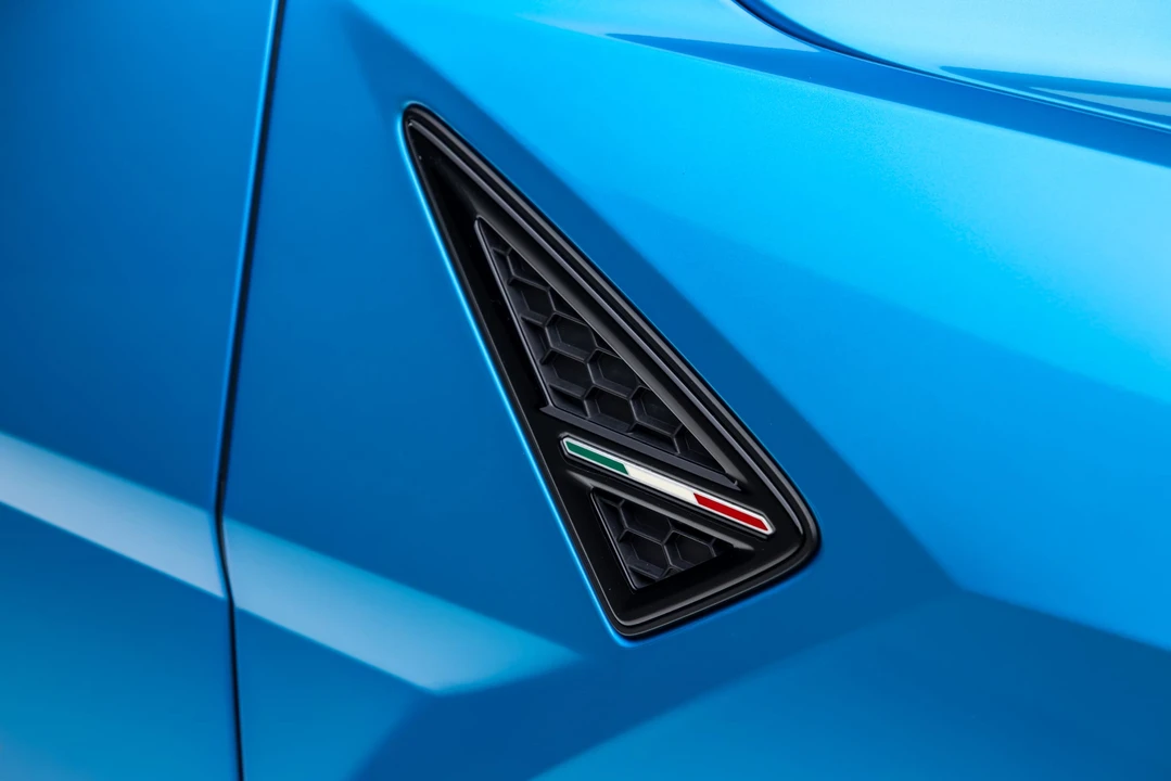 2023 Lamborghini Urus Performante - Image 30 of 31