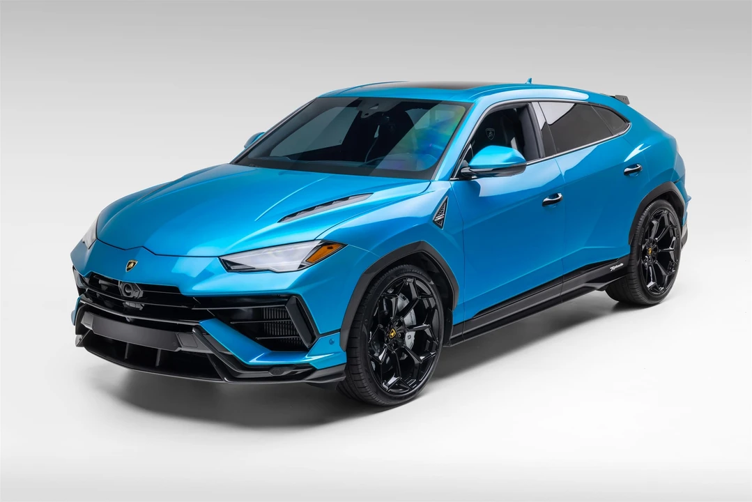 2023 Lamborghini Urus Performante - Image 2 of 31