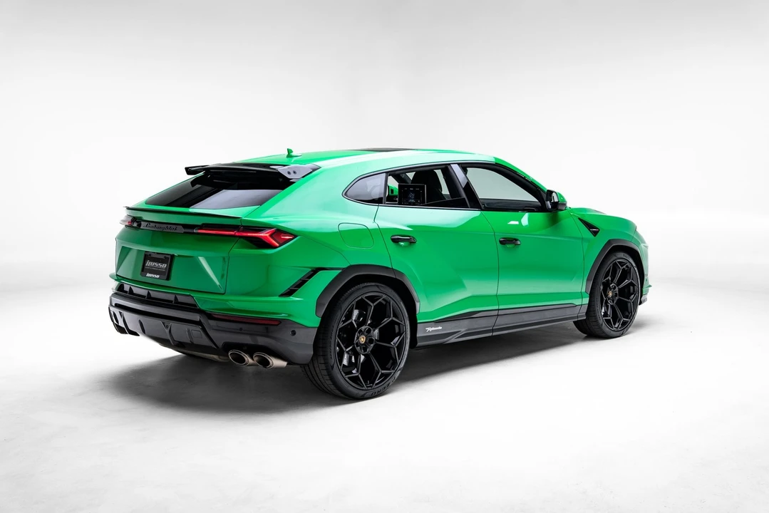 2023 Lamborghini - Image 27 of 31
