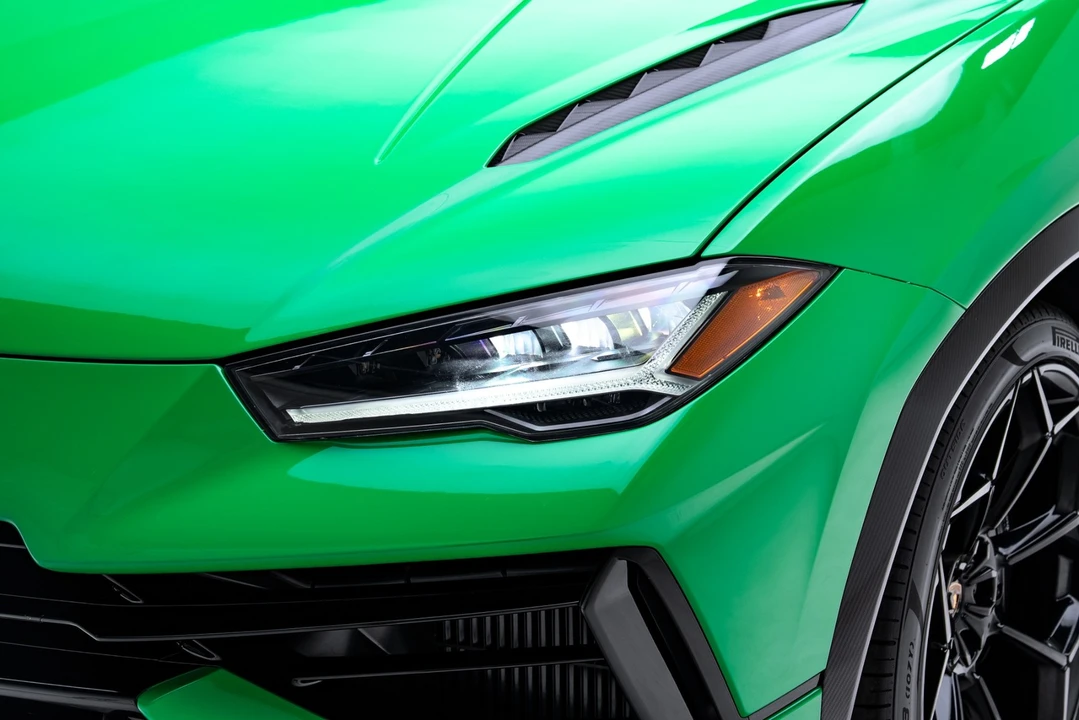 2023 Lamborghini - Image 11 of 31