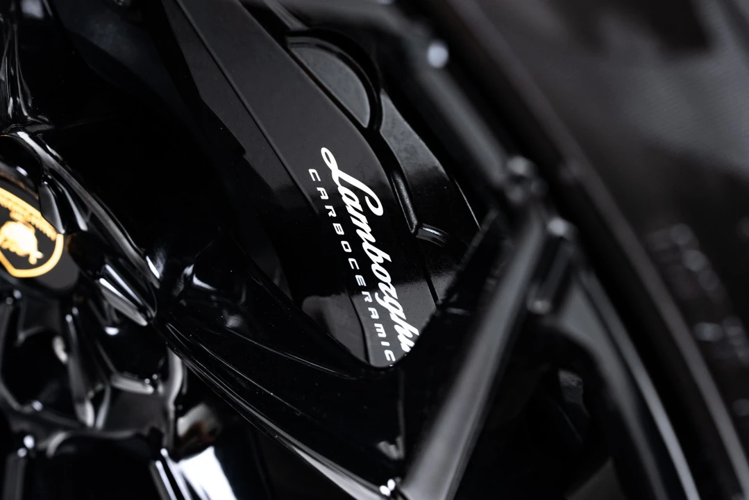 2023 Lamborghini - Image 24 of 31