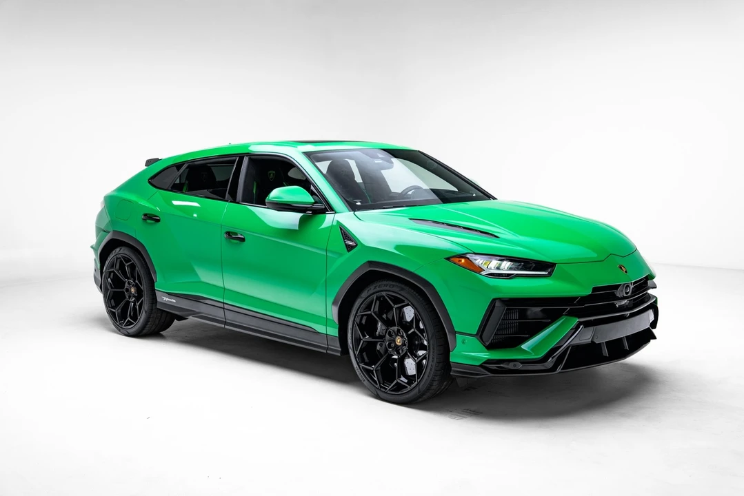 2023 Lamborghini - Image 8 of 31