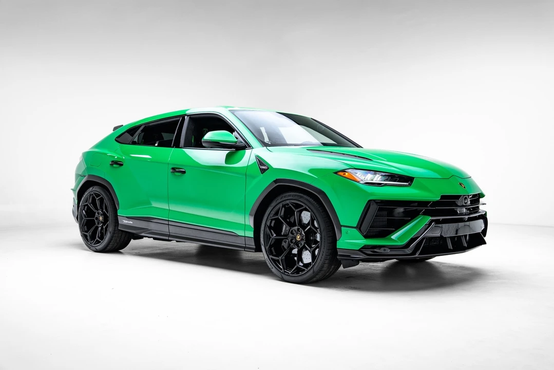 2023 Lamborghini - Image 9 of 31