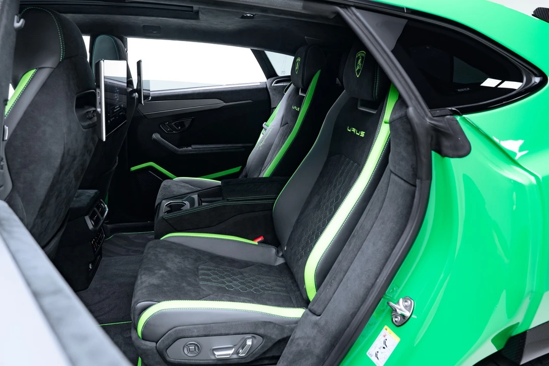 2023 Lamborghini - Image 18 of 31