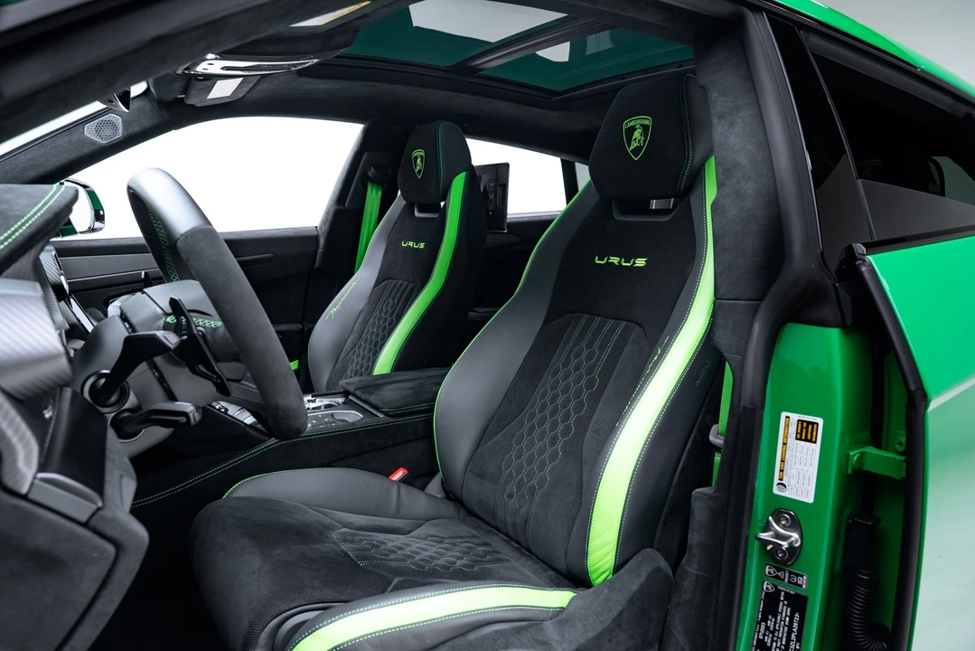 2023 Lamborghini - Image 17 of 31