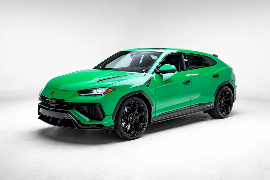 2023 Lamborghini - Image 6 of 31
